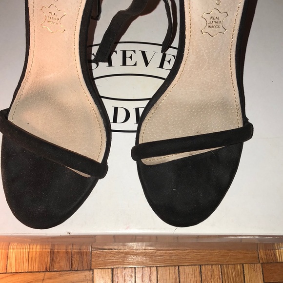 Sleek black heels - Picture 2 of 5